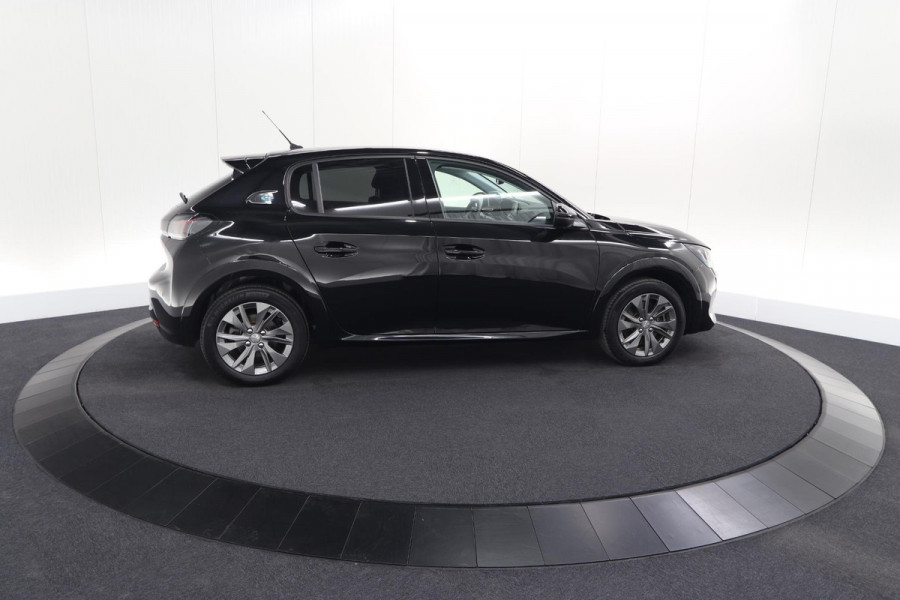 Peugeot e-208 EV Allure 50 kWh | 98,9% SOH | Camera | Navigatie | Parkeersensoren | Stoelverwarming