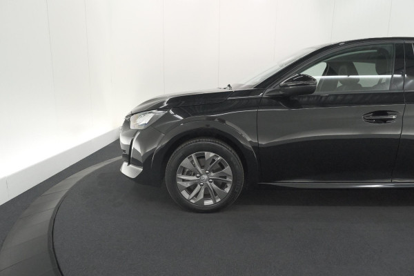 Peugeot e-208 EV Allure 50 kWh | 98,9% SOH | Camera | Navigatie | Parkeersensoren | Stoelverwarming