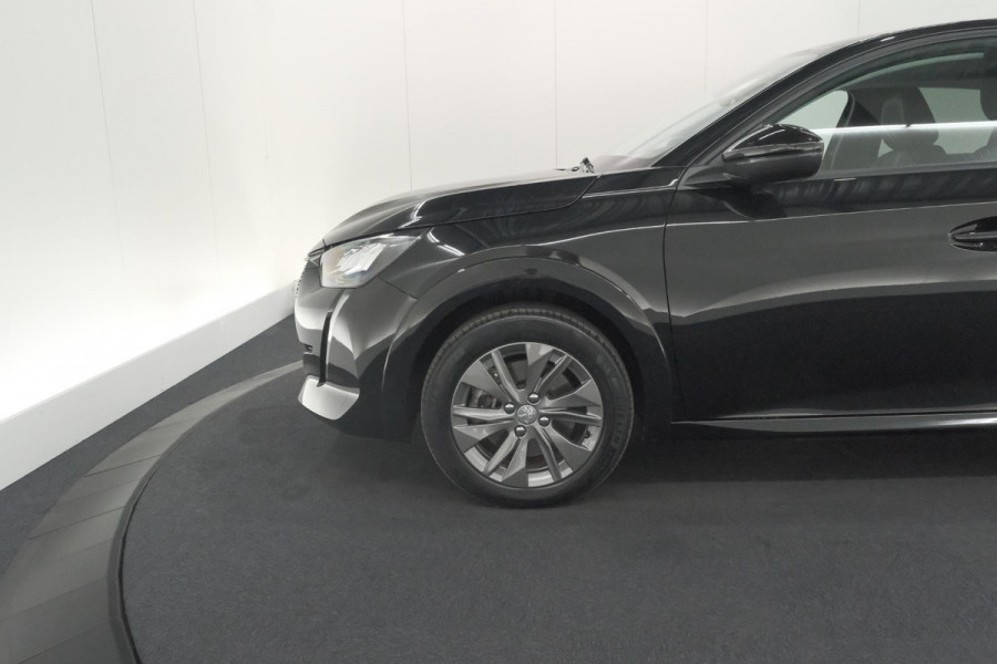 Peugeot e-208 EV Allure 50 kWh | 98,9% SOH | Camera | Navigatie | Parkeersensoren | Stoelverwarming