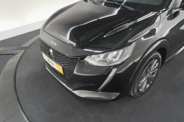 Peugeot e-208 EV Allure 50 kWh | 98,9% SOH | Camera | Navigatie | Parkeersensoren | Stoelverwarming