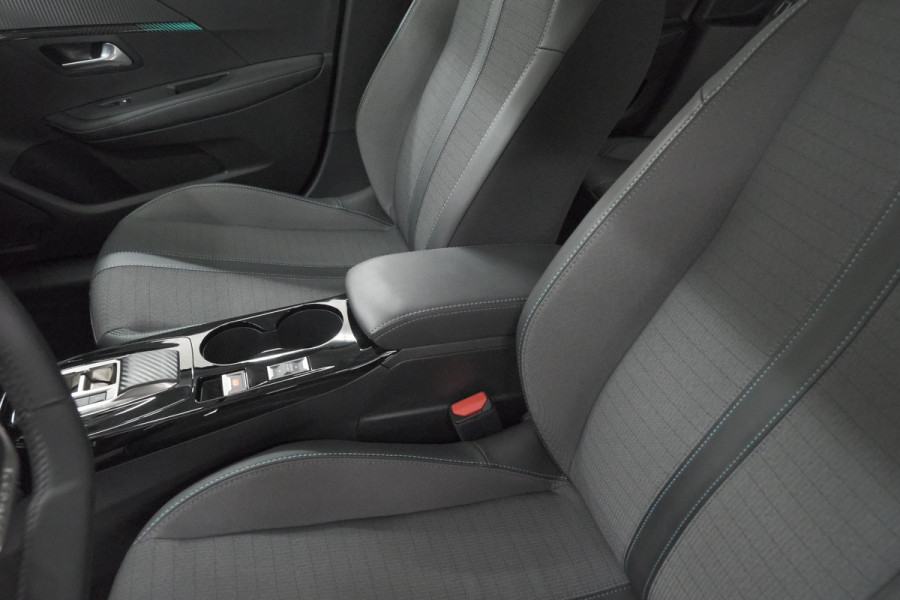 Peugeot e-208 EV Allure 50 kWh | 98,9% SOH | Camera | Navigatie | Parkeersensoren | Stoelverwarming