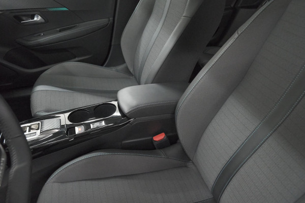 Peugeot e-208 EV Allure 50 kWh | 98,9% SOH | Camera | Navigatie | Parkeersensoren | Stoelverwarming