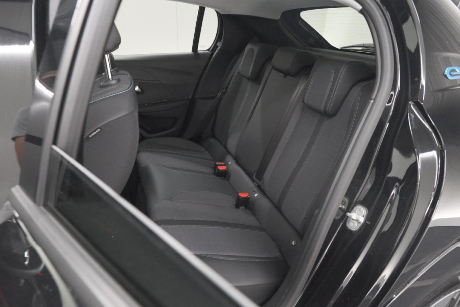 Peugeot e-208 EV Allure 50 kWh | 98,9% SOH | Camera | Navigatie | Parkeersensoren | Stoelverwarming