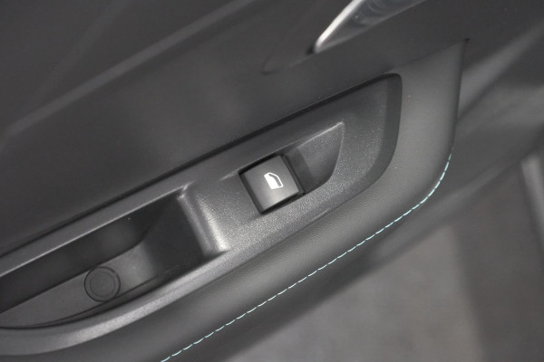 Peugeot e-208 EV Allure 50 kWh | 98,9% SOH | Camera | Navigatie | Parkeersensoren | Stoelverwarming