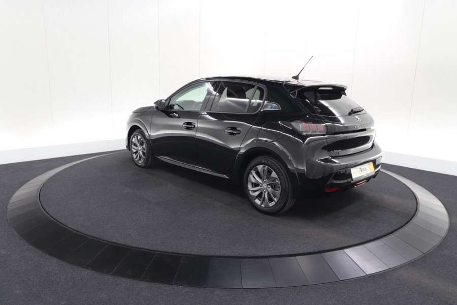 Peugeot e-208 EV Allure 50 kWh | 98,9% SOH | Camera | Navigatie | Parkeersensoren | Stoelverwarming