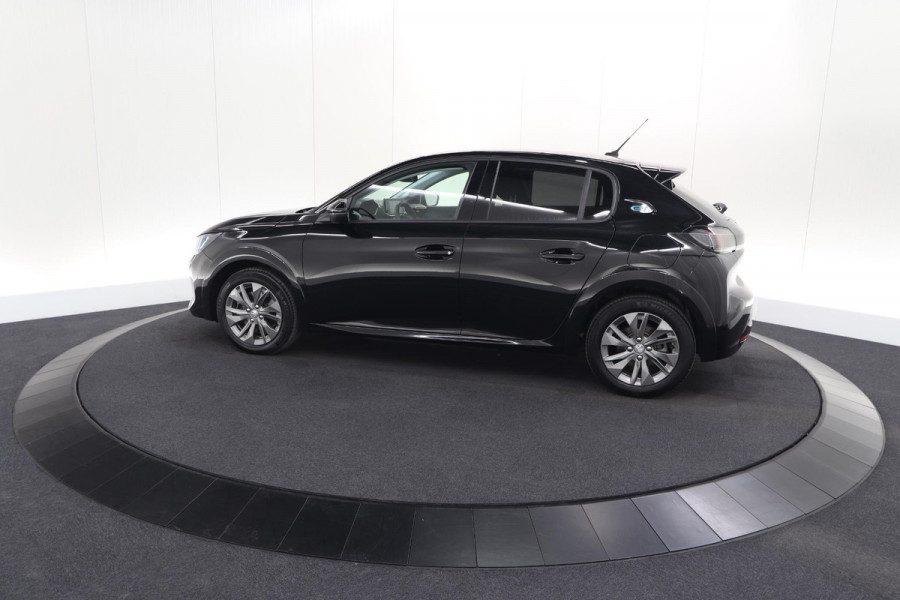 Peugeot e-208 EV Allure 50 kWh | 98,9% SOH | Camera | Navigatie | Parkeersensoren | Stoelverwarming