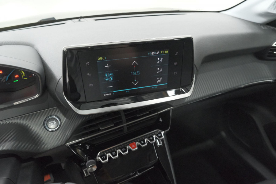 Peugeot e-208 EV Allure 50 kWh | 98,9% SOH | Camera | Navigatie | Parkeersensoren | Stoelverwarming