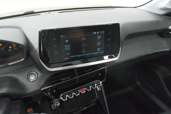 Peugeot e-208 EV Allure 50 kWh | 98,9% SOH | Camera | Navigatie | Parkeersensoren | Stoelverwarming