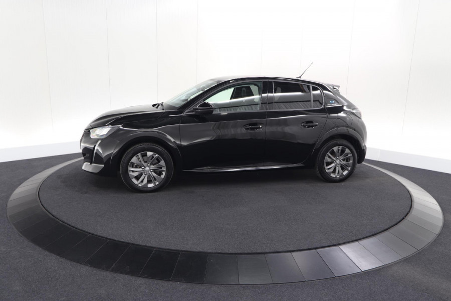 Peugeot e-208 EV Allure 50 kWh | 98,9% SOH | Camera | Navigatie | Parkeersensoren | Stoelverwarming