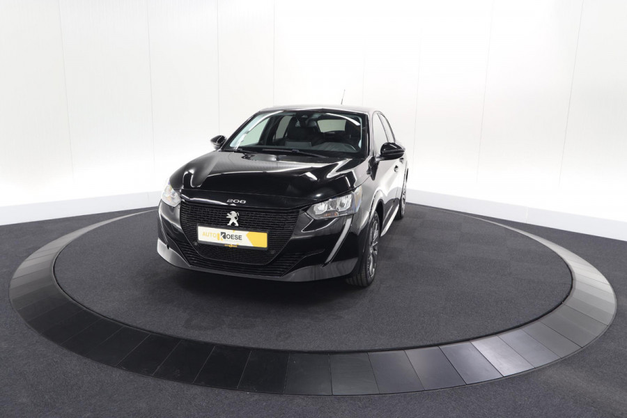 Peugeot e-208 EV Allure 50 kWh | 98,9% SOH | Camera | Navigatie | Parkeersensoren | Stoelverwarming