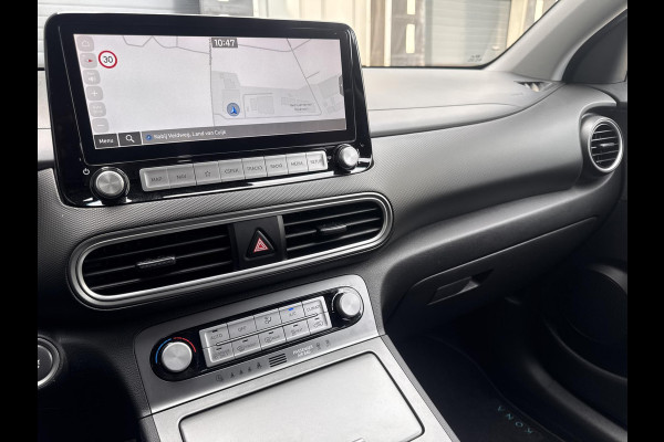 Hyundai Kona EV Premium 64 kWh | SOH: 95,4% | Full Options | 3 Fase | Warmtepomp | Two Tone | Afn. Trekhaak | Blindspot | | Leder |
