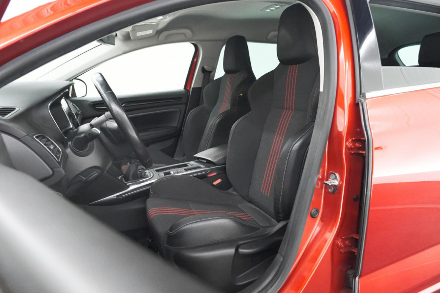 Renault Mégane Estate TCe 140 R.S. Line | Trekhaak | Adaptieve Cruise Control | BOSE Audio |