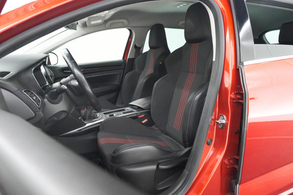 Renault Mégane Estate TCe 140 R.S. Line | Trekhaak | Adaptieve Cruise Control | BOSE Audio |