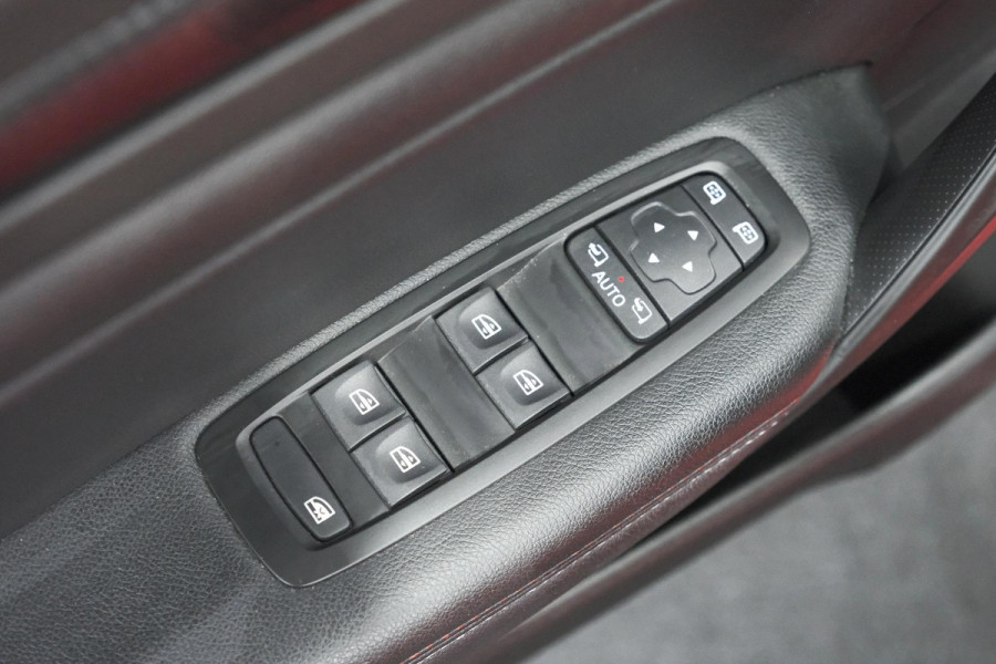Renault Mégane Estate TCe 140 R.S. Line | Trekhaak | Adaptieve Cruise Control | BOSE Audio |
