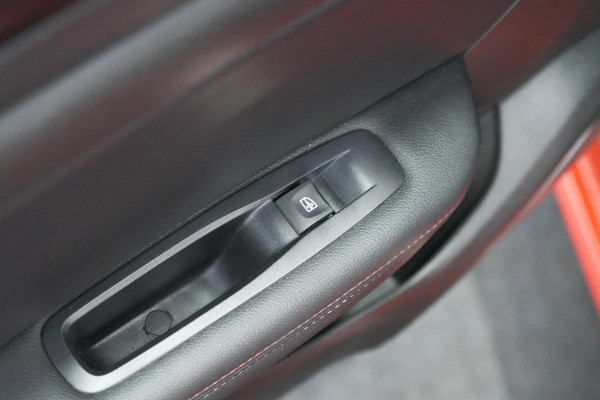 Renault Mégane Estate TCe 140 R.S. Line | Trekhaak | Adaptieve Cruise Control | BOSE Audio |