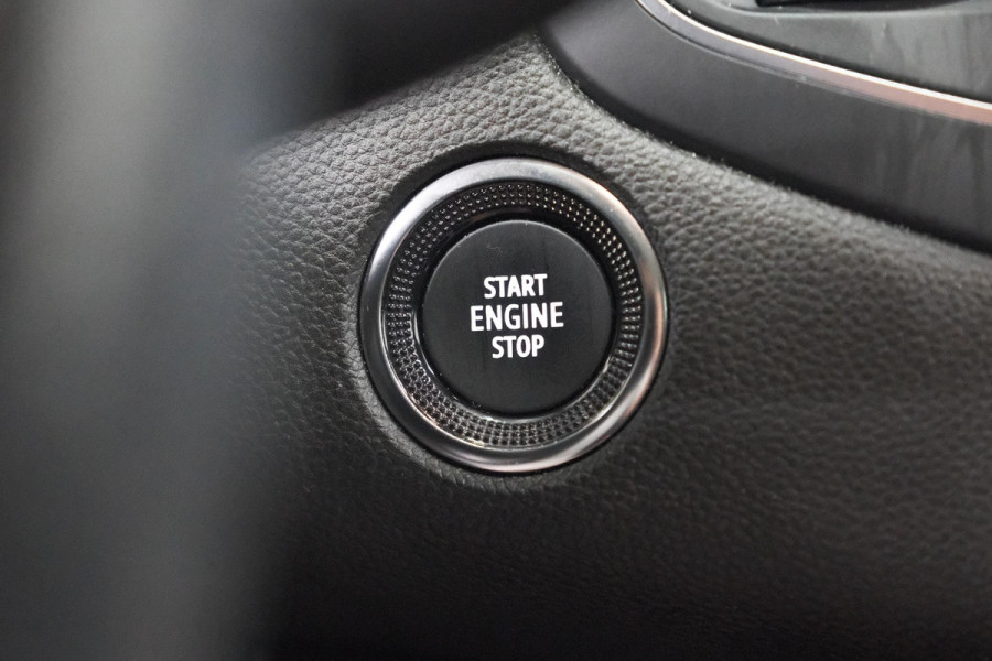 Renault Mégane Estate TCe 140 R.S. Line | Trekhaak | Adaptieve Cruise Control | BOSE Audio |