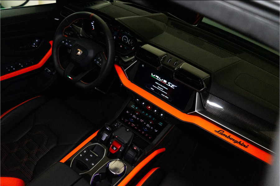 Lamborghini Urus 4.0 V8 Hybrid SE 800PK | Ad Personam | Nero Helene | Nero Ade/Arancio Leoni | Bang&Olufsen 3D | Ceramic | Service Package 5YR |