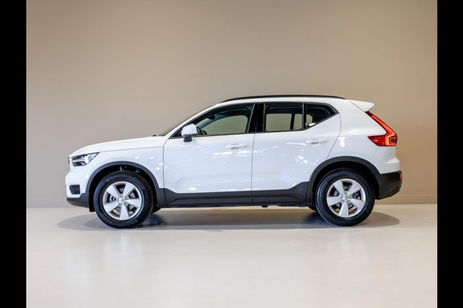 Volvo XC40 1.5 T2 Momentum Core 129pk / Achteruitrijcamera / Trekhaak / cruise control / Navigatie / Apple carplay /