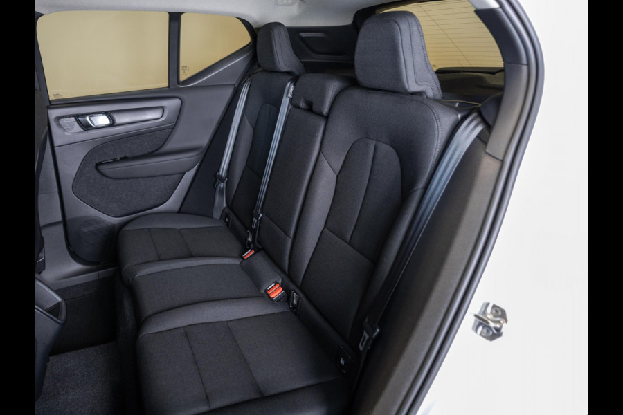 Volvo XC40 1.5 T2 Momentum Core 129pk / Achteruitrijcamera / Trekhaak / cruise control / Navigatie / Apple carplay /