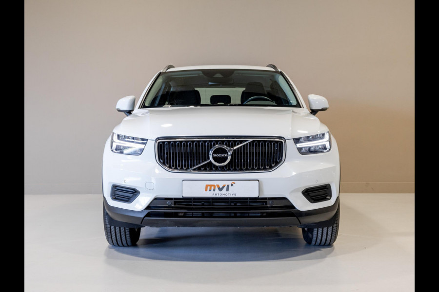 Volvo XC40 1.5 T2 Momentum Core 129pk / Achteruitrijcamera / Trekhaak / cruise control / Navigatie / Apple carplay /