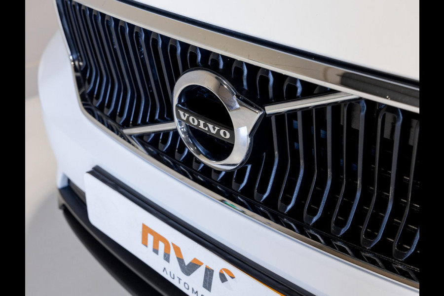 Volvo XC40 1.5 T2 Momentum Core 129pk / Achteruitrijcamera / Trekhaak / cruise control / Navigatie / Apple carplay /