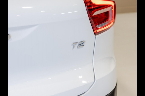Volvo XC40 1.5 T2 Momentum Core 129pk / Achteruitrijcamera / Trekhaak / cruise control / Navigatie / Apple carplay /