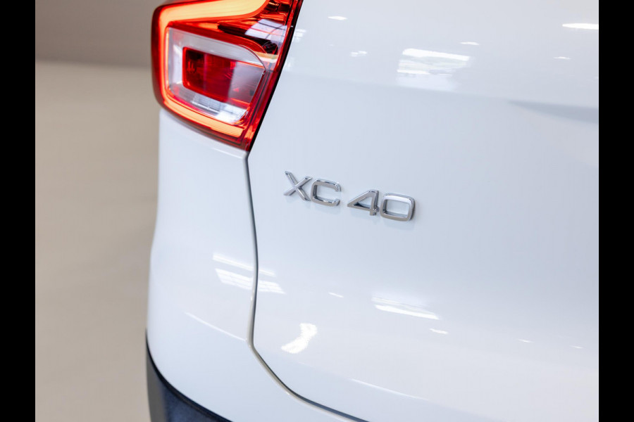 Volvo XC40 1.5 T2 Momentum Core 129pk / Achteruitrijcamera / Trekhaak / cruise control / Navigatie / Apple carplay /
