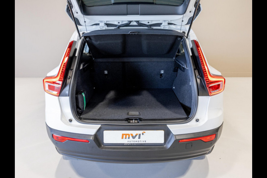 Volvo XC40 1.5 T2 Momentum Core 129pk / Achteruitrijcamera / Trekhaak / cruise control / Navigatie / Apple carplay /