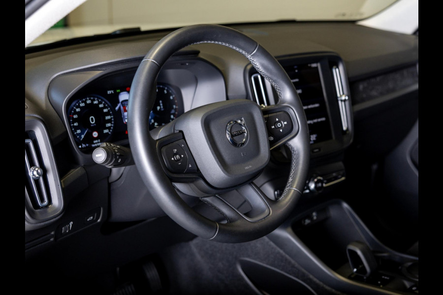 Volvo XC40 1.5 T2 Momentum Core 129pk / Achteruitrijcamera / Trekhaak / cruise control / Navigatie / Apple carplay /