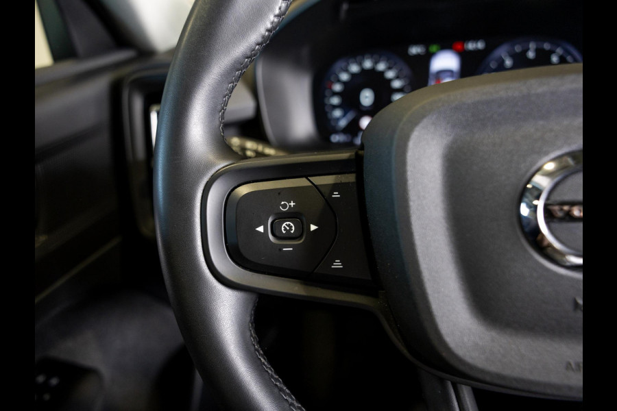 Volvo XC40 1.5 T2 Momentum Core 129pk / Achteruitrijcamera / Trekhaak / cruise control / Navigatie / Apple carplay /