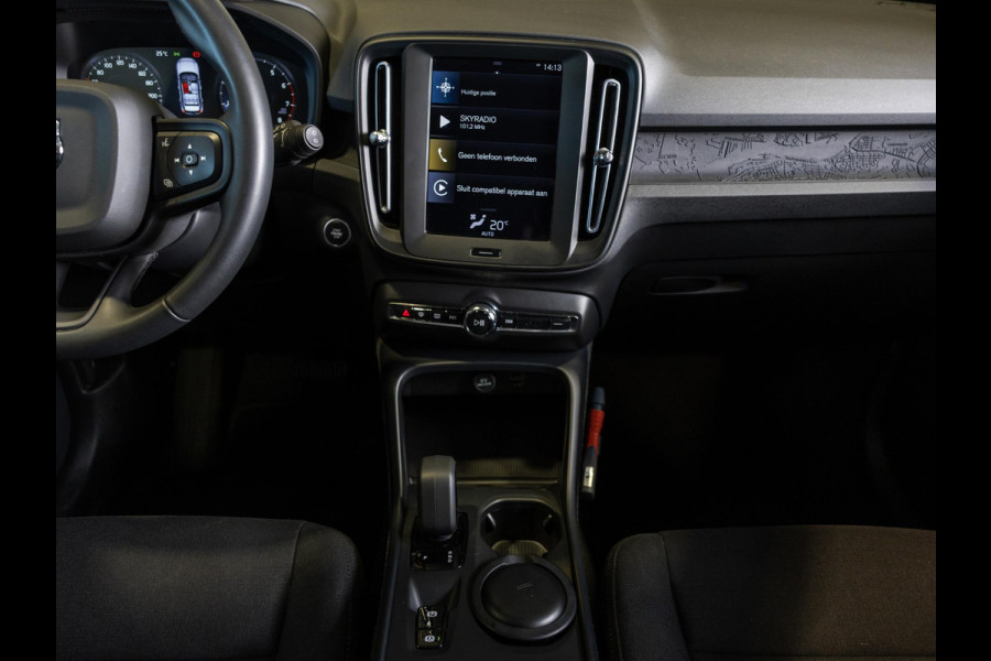 Volvo XC40 1.5 T2 Momentum Core 129pk / Achteruitrijcamera / Trekhaak / cruise control / Navigatie / Apple carplay /