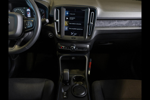 Volvo XC40 1.5 T2 Momentum Core 129pk / Achteruitrijcamera / Trekhaak / cruise control / Navigatie / Apple carplay /