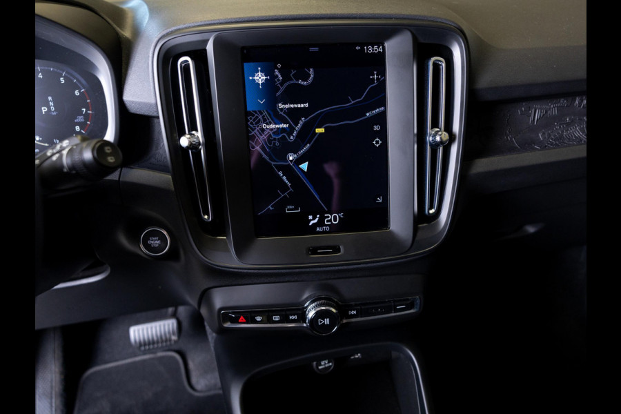 Volvo XC40 1.5 T2 Momentum Core 129pk / Achteruitrijcamera / Trekhaak / cruise control / Navigatie / Apple carplay /