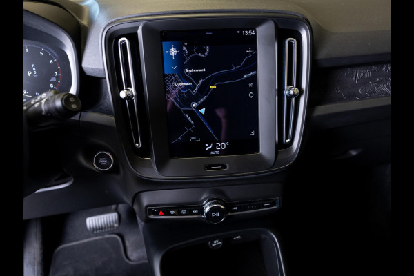 Volvo XC40 1.5 T2 Momentum Core 129pk / Achteruitrijcamera / Trekhaak / cruise control / Navigatie / Apple carplay /