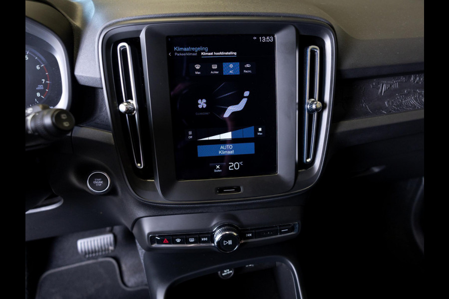 Volvo XC40 1.5 T2 Momentum Core 129pk / Achteruitrijcamera / Trekhaak / cruise control / Navigatie / Apple carplay /