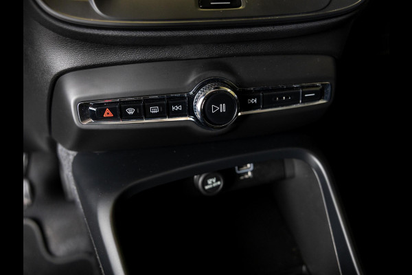 Volvo XC40 1.5 T2 Momentum Core 129pk / Achteruitrijcamera / Trekhaak / cruise control / Navigatie / Apple carplay /