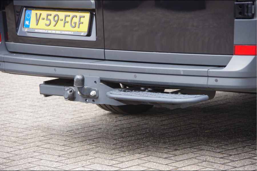 Volkswagen Crafter 35 2.0 TDI L3H3(L2H2) 3-ZITS, 177PK AUT. LED, TREKHAAK, STOELVERWARMING, ADAPT. CRUISE, CAMERA, NAVI, AIRCO, PARKEERSENSOREN, NL