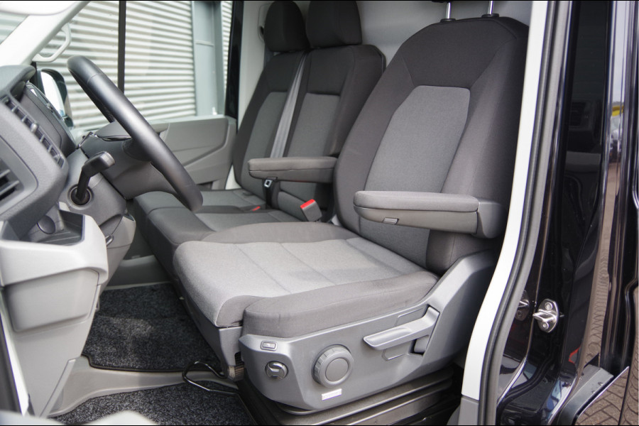 Volkswagen Crafter 35 2.0 TDI L3H3(L2H2) 3-ZITS, 177PK AUT. LED, TREKHAAK, STOELVERWARMING, ADAPT. CRUISE, CAMERA, NAVI, AIRCO, PARKEERSENSOREN, NL