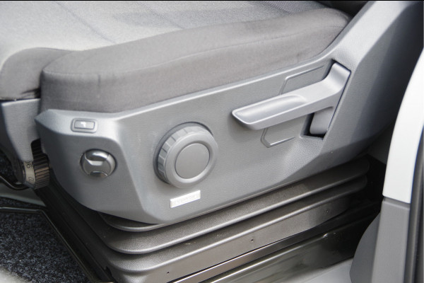Volkswagen Crafter 35 2.0 TDI L3H3(L2H2) 3-ZITS, 177PK AUT. LED, TREKHAAK, STOELVERWARMING, ADAPT. CRUISE, CAMERA, NAVI, AIRCO, PARKEERSENSOREN, NL