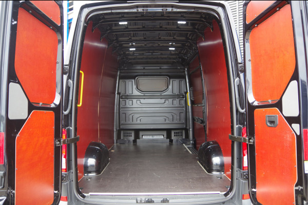 Volkswagen Crafter 35 2.0 TDI L3H3(L2H2) 3-ZITS, 177PK AUT. LED, TREKHAAK, STOELVERWARMING, ADAPT. CRUISE, CAMERA, NAVI, AIRCO, PARKEERSENSOREN, NL