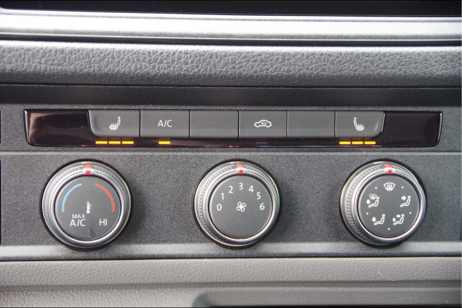 Volkswagen Crafter 35 2.0 TDI L3H3(L2H2) 3-ZITS, 177PK AUT. LED, TREKHAAK, STOELVERWARMING, ADAPT. CRUISE, CAMERA, NAVI, AIRCO, PARKEERSENSOREN, NL