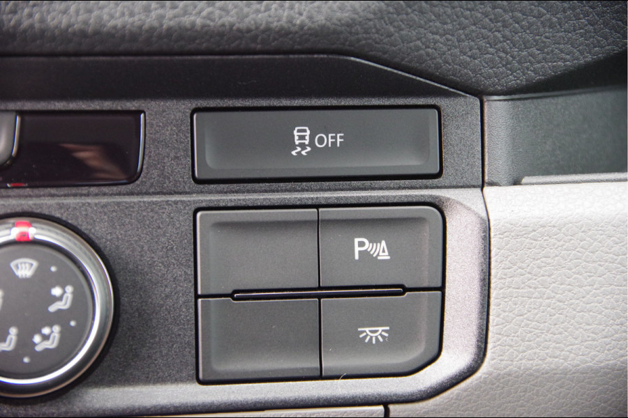 Volkswagen Crafter 35 2.0 TDI L3H3(L2H2) 3-ZITS, 177PK AUT. LED, TREKHAAK, STOELVERWARMING, ADAPT. CRUISE, CAMERA, NAVI, AIRCO, PARKEERSENSOREN, NL
