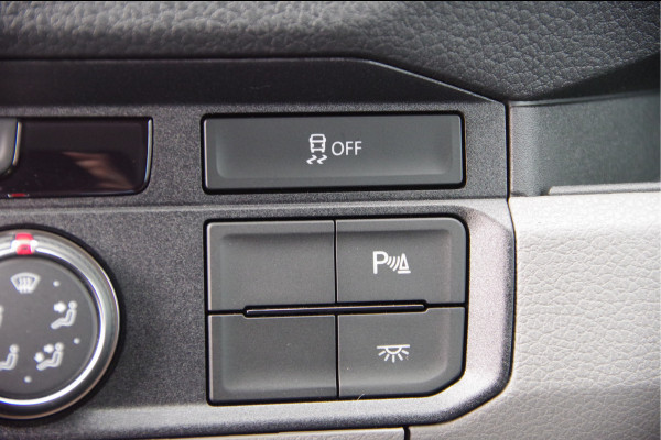 Volkswagen Crafter 35 2.0 TDI L3H3(L2H2) 3-ZITS, 177PK AUT. LED, TREKHAAK, STOELVERWARMING, ADAPT. CRUISE, CAMERA, NAVI, AIRCO, PARKEERSENSOREN, NL