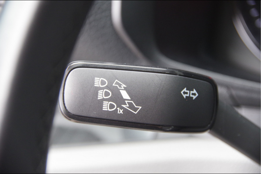 Volkswagen Crafter 35 2.0 TDI L3H3(L2H2) 3-ZITS, 177PK AUT. LED, TREKHAAK, STOELVERWARMING, ADAPT. CRUISE, CAMERA, NAVI, AIRCO, PARKEERSENSOREN, NL