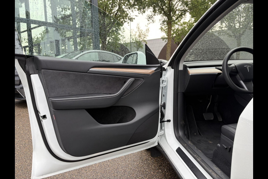 Tesla Model Y RWD 58 kWh SOH 95% | BTW VERREKENBAAR | TESLA FABRIEKSGARANTIE TOT 01-2029 OF 80.000 KM | TESLA FABRIEKSGARANTIE HOOGVOLT ACCU & AANDRIJFLIJN TOT 01-2033 OF 160.000 KM | ALL-IN PRIJS SOH 95 | BTW Verrkenbaar | Tesla fabrieksgarantie tot 1-2029 of tot 80.000KM | Tesla fabrieksgarantie hoogvolt accu en aandrijflijn tot 1-2033 of tot 160.000KM | ALL IN PRIJS |