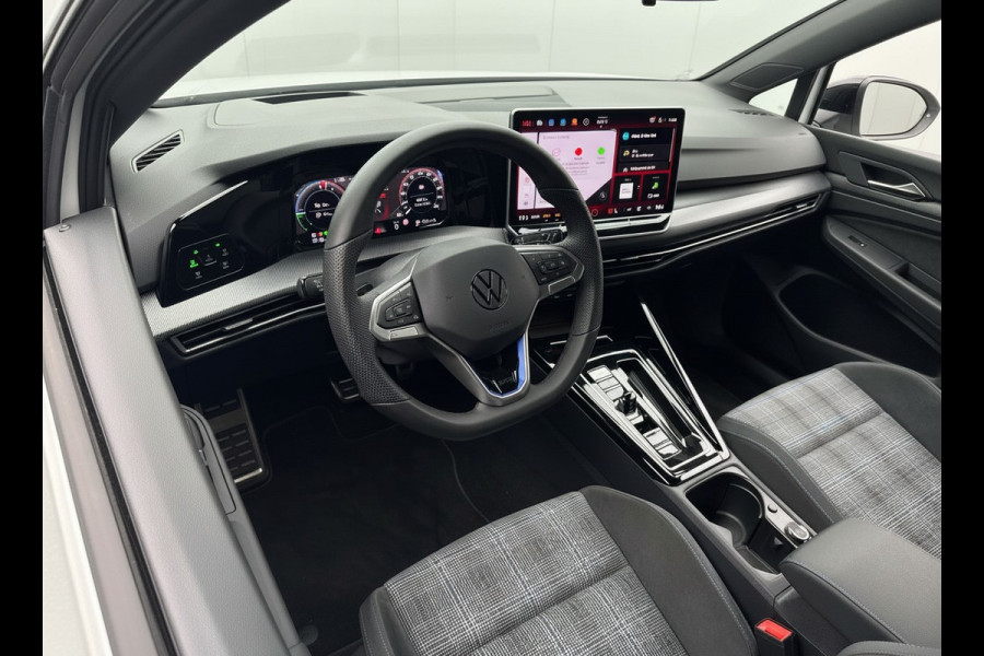Volkswagen Golf GTE 1.5 272PK DSG HYBRID GTE-SPORT 360°CAMERA/NAVI/HEAD-UP!