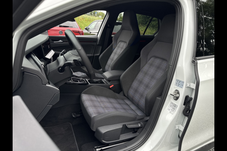 Volkswagen Golf GTE 1.5 272PK DSG HYBRID GTE-SPORT 360°CAMERA/NAVI/HEAD-UP!