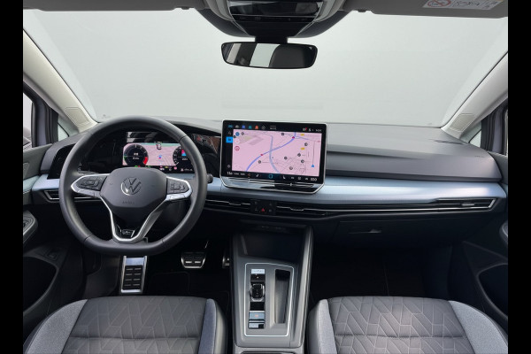 Volkswagen Golf 1.5 eHybrid 204PK PLUG IN. LIFE CAMERA/NAVI/HEAD-UP/CARPLAY