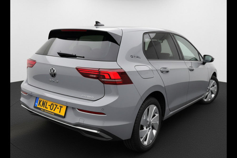 Volkswagen Golf 1.5 eHybrid 204PK PLUG IN. LIFE CAMERA/NAVI/HEAD-UP/CARPLAY