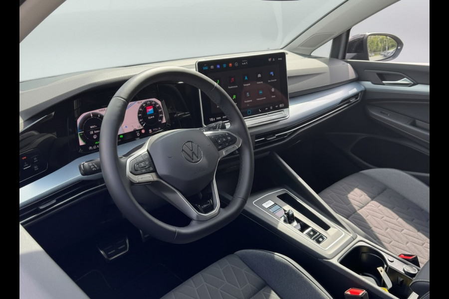 Volkswagen Golf 1.5 eHybrid 204PK PLUG IN. LIFE CAMERA/NAVI/HEAD-UP/CARPLAY
